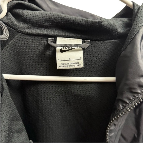 Nike Men's Black Windbreaker Jacket | Size L - Picture 3 of 5